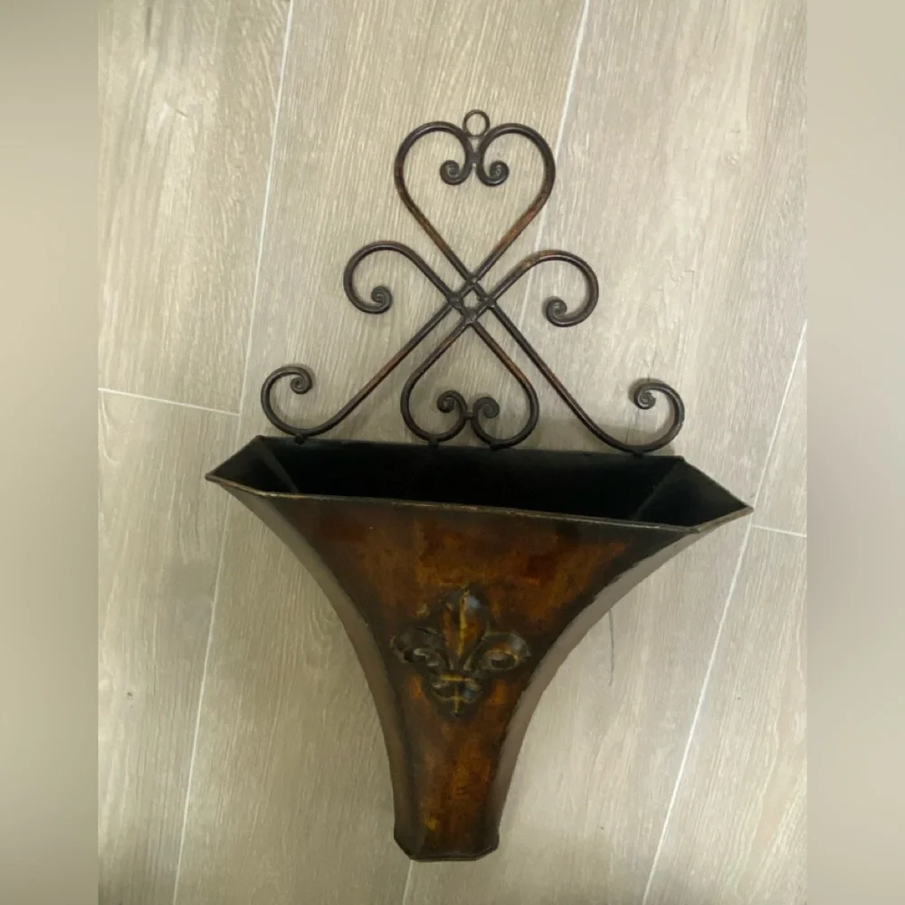 Wall vase